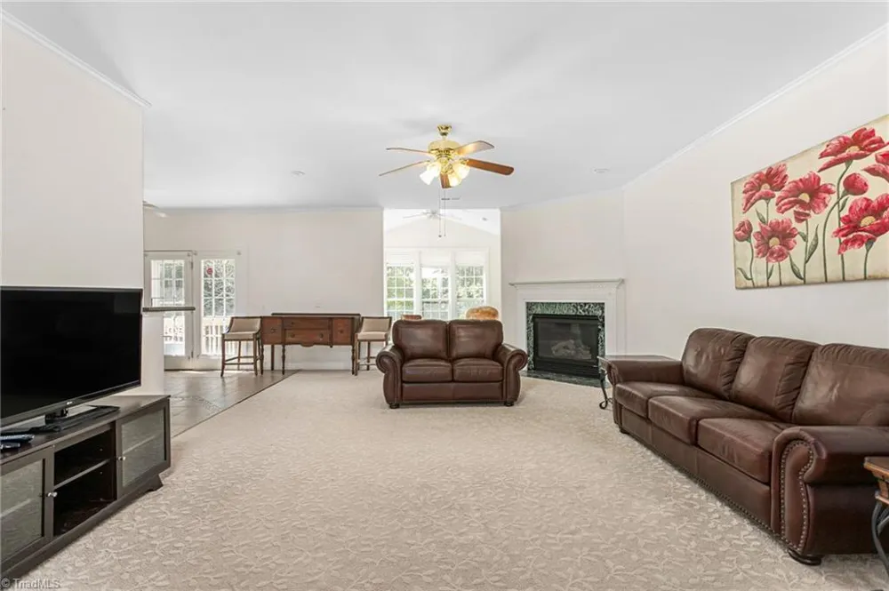 6812 W Whirlaway Court Whitsett, NC 27377