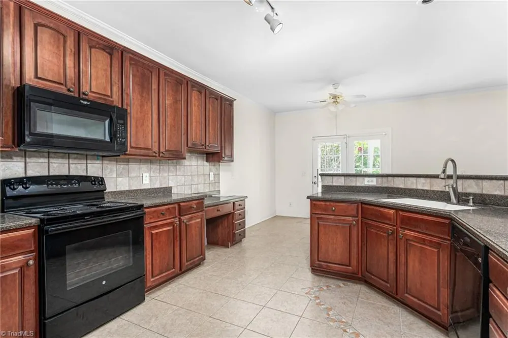 6812 W Whirlaway Court Whitsett, NC 27377