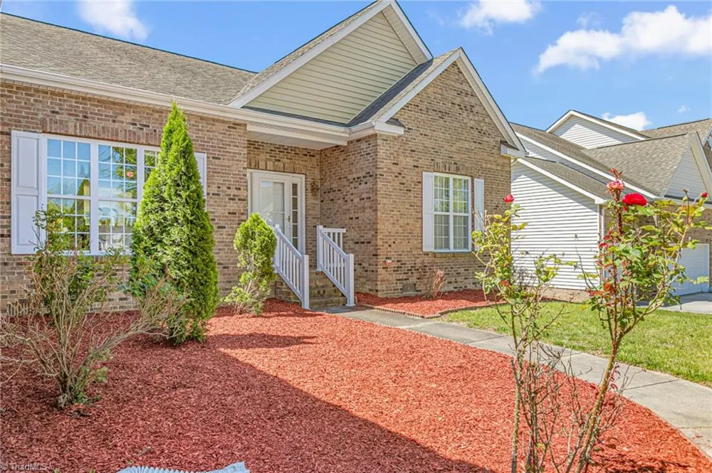 6812 W Whirlaway Court Whitsett, NC 27377