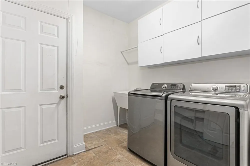 6812 W Whirlaway Court Whitsett, NC 27377