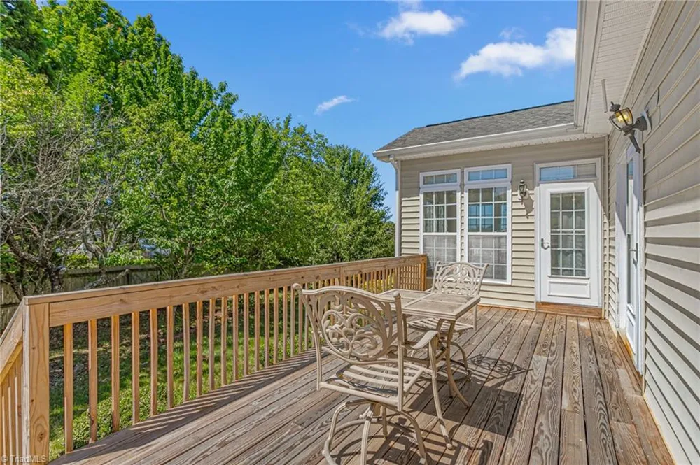 6812 W Whirlaway Court Whitsett, NC 27377