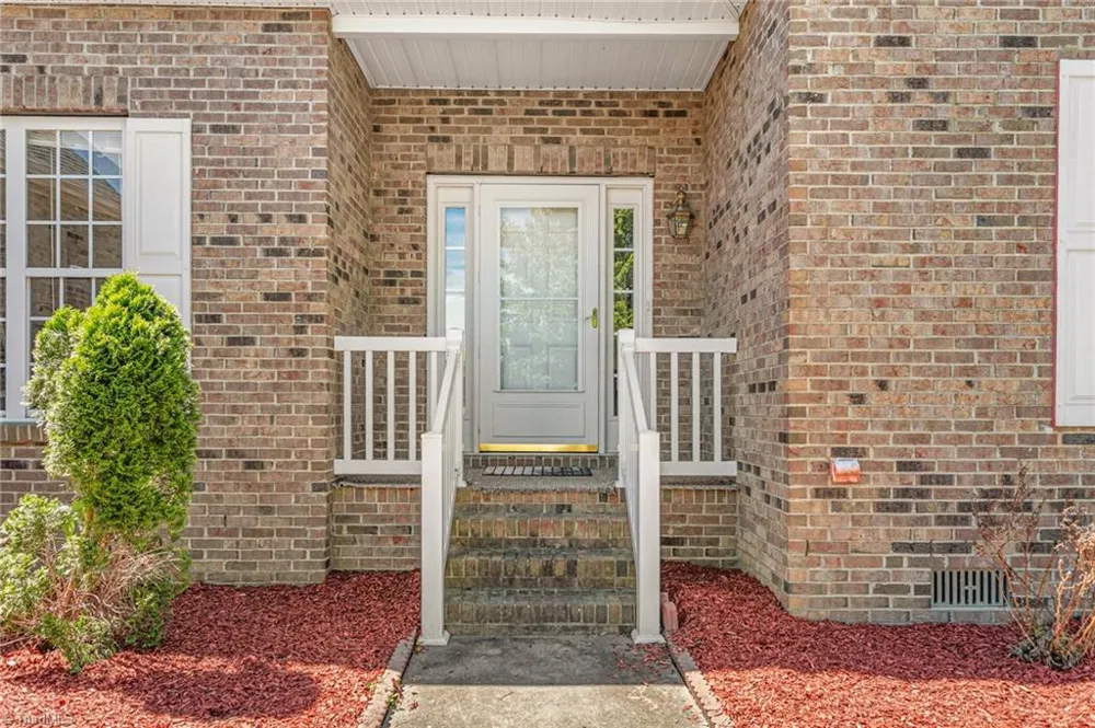 6812 W Whirlaway Court Whitsett, NC 27377