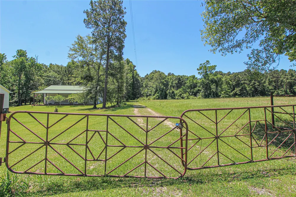 233 Taylor Cemetery Road Moscow, TX 75960