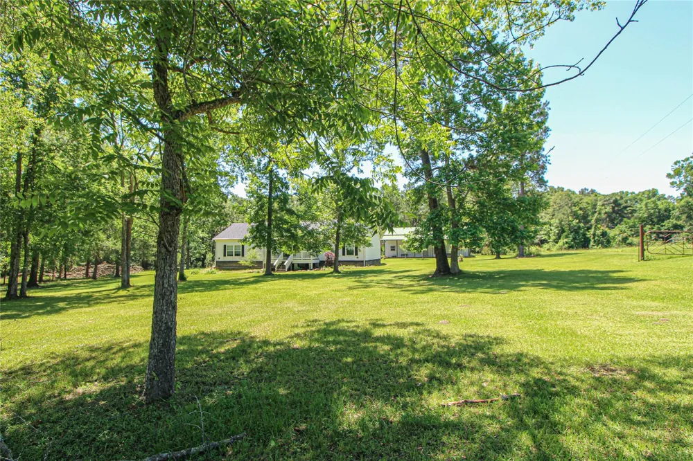 233 Taylor Cemetery Road Moscow, TX 75960