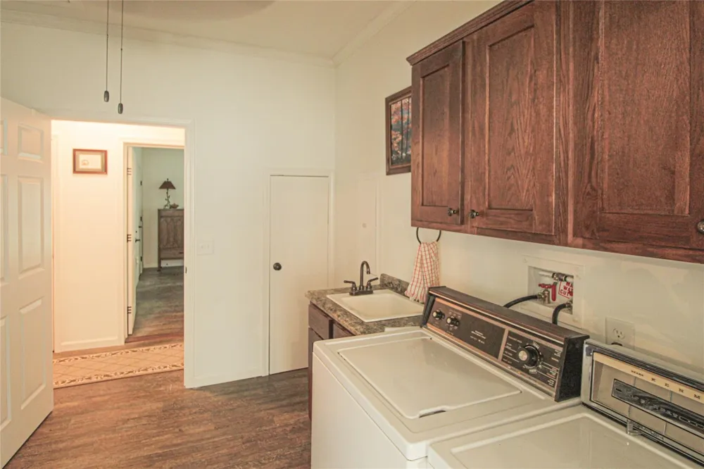 233 Taylor Cemetery Road Moscow, TX 75960