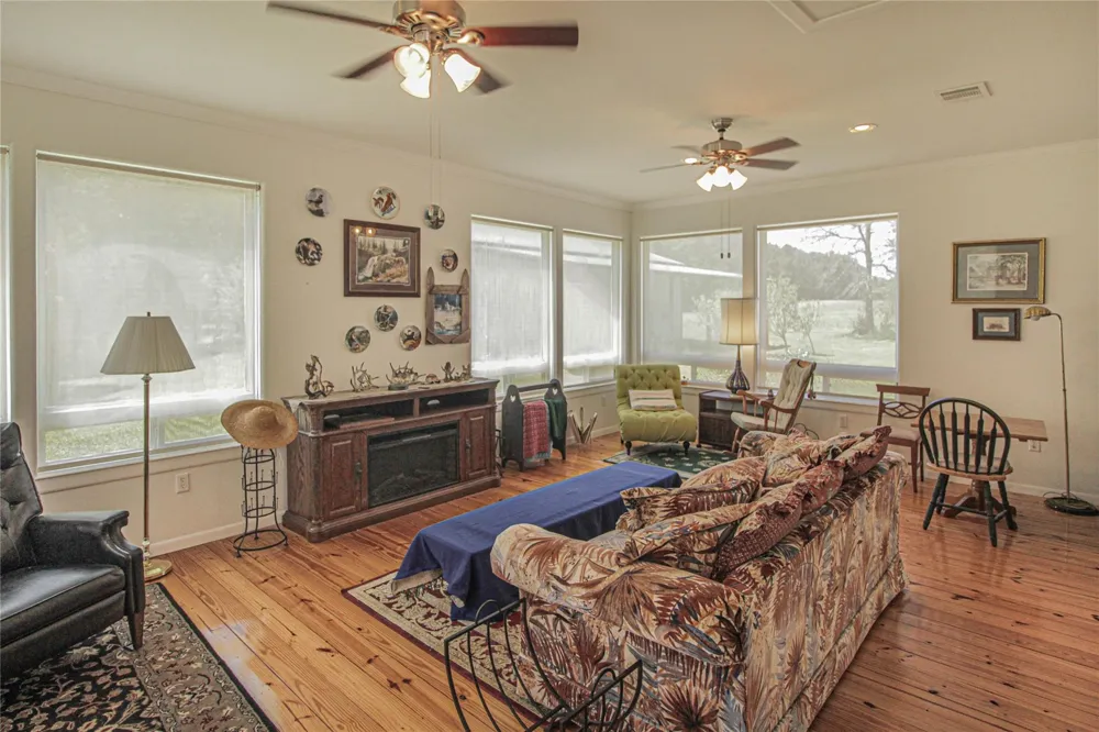 233 Taylor Cemetery Road Moscow, TX 75960