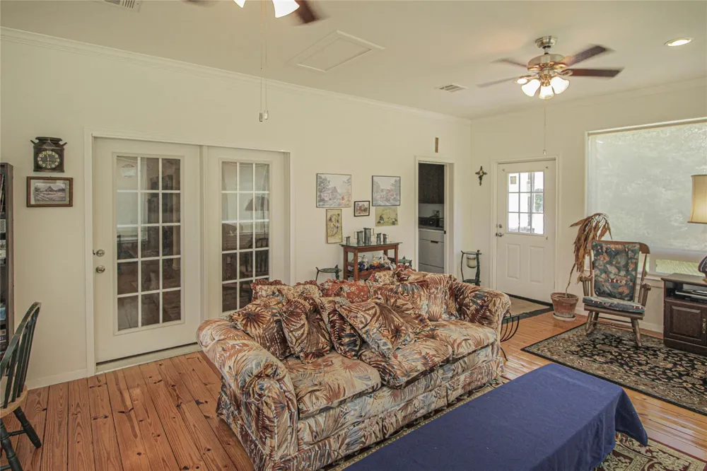 233 Taylor Cemetery Road Moscow, TX 75960