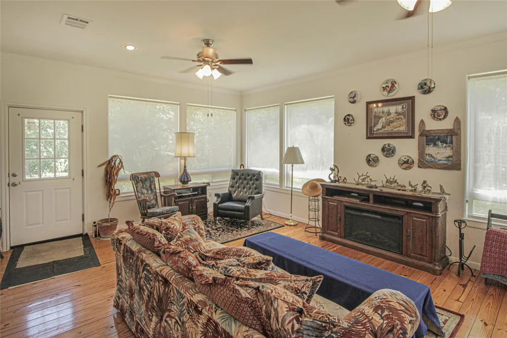 233 Taylor Cemetery Road Moscow, TX 75960