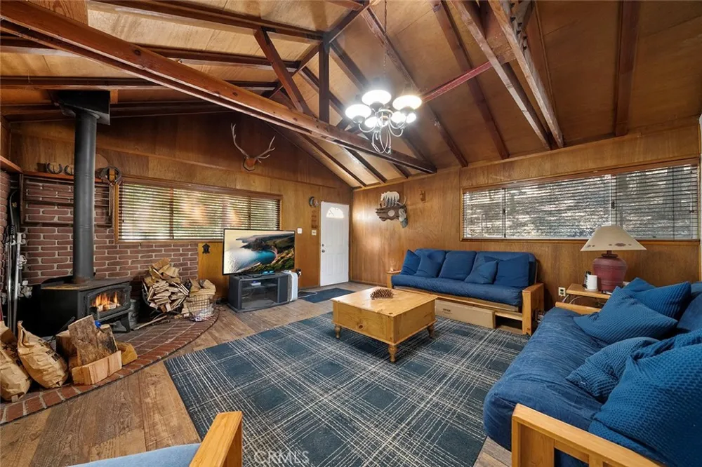330 Canyon Drive Cedarpines Park, CA 92322