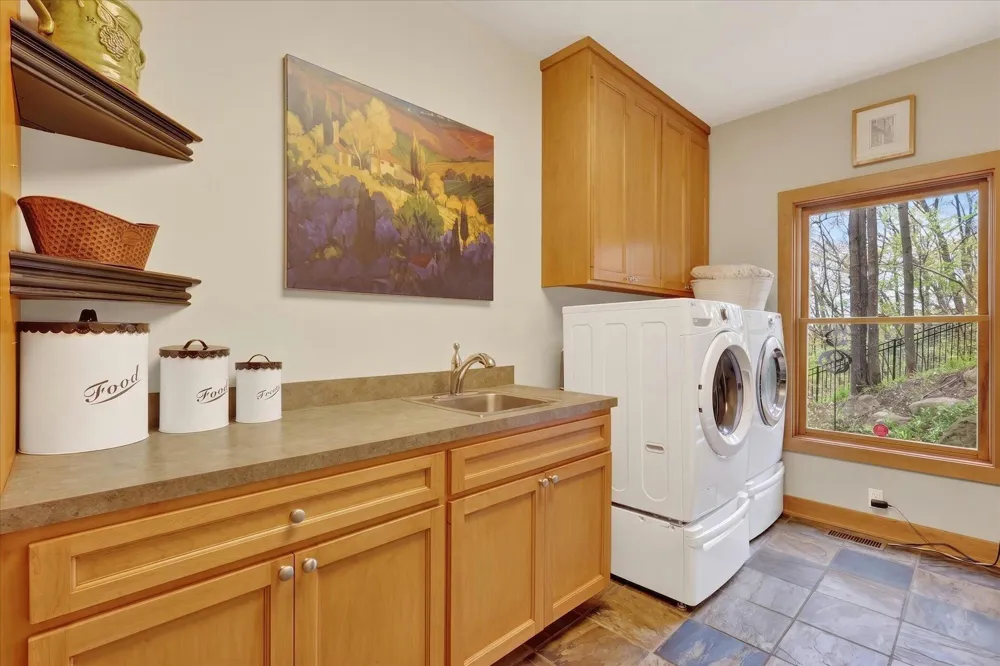 5069 Mountain Ridge Drive NE Ada Township, MI 49301