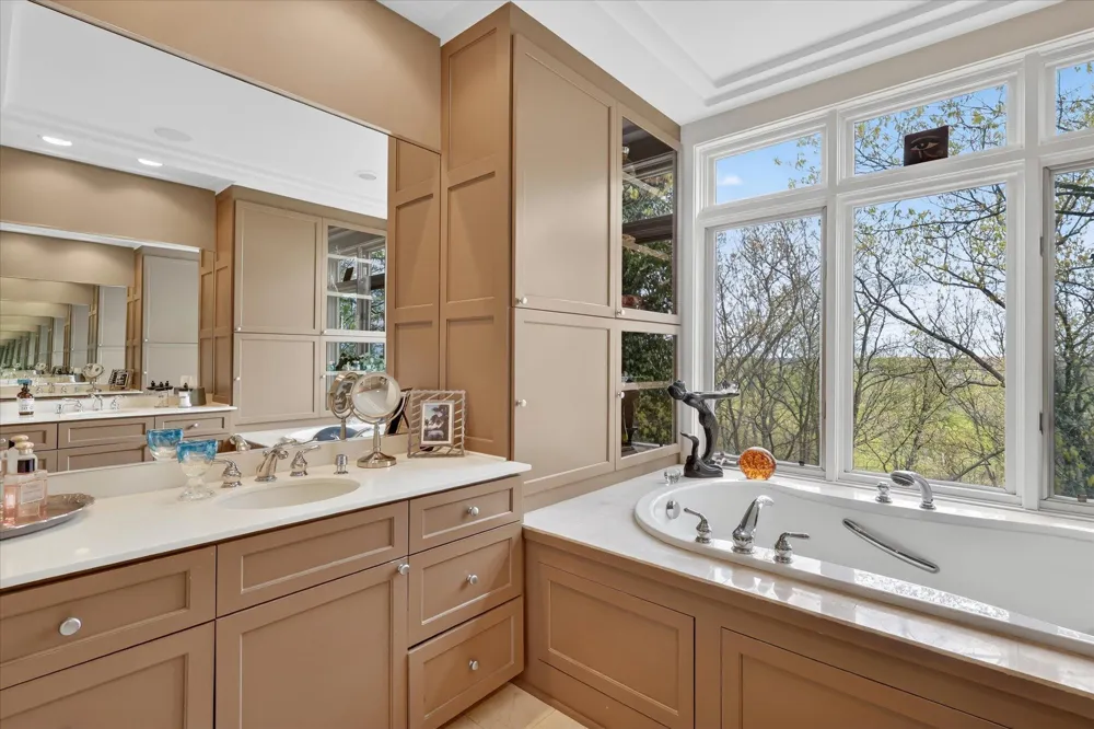 5069 Mountain Ridge Drive NE Ada Township, MI 49301