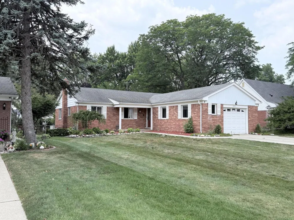 8891 Ball Street Plymouth, MI 48170
