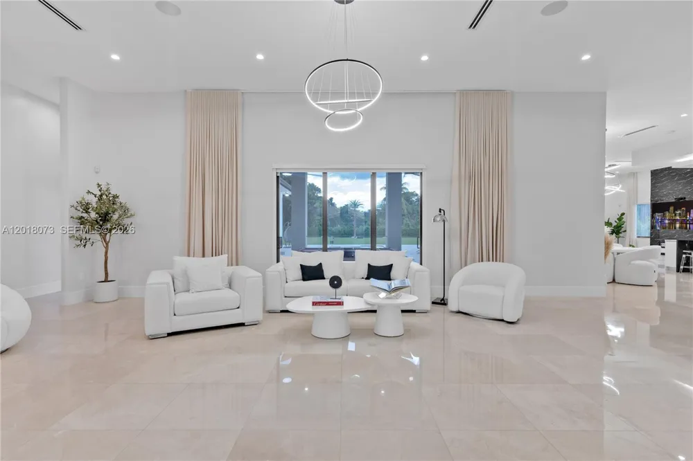 320 SW 125th Ave Miami, FL 33184