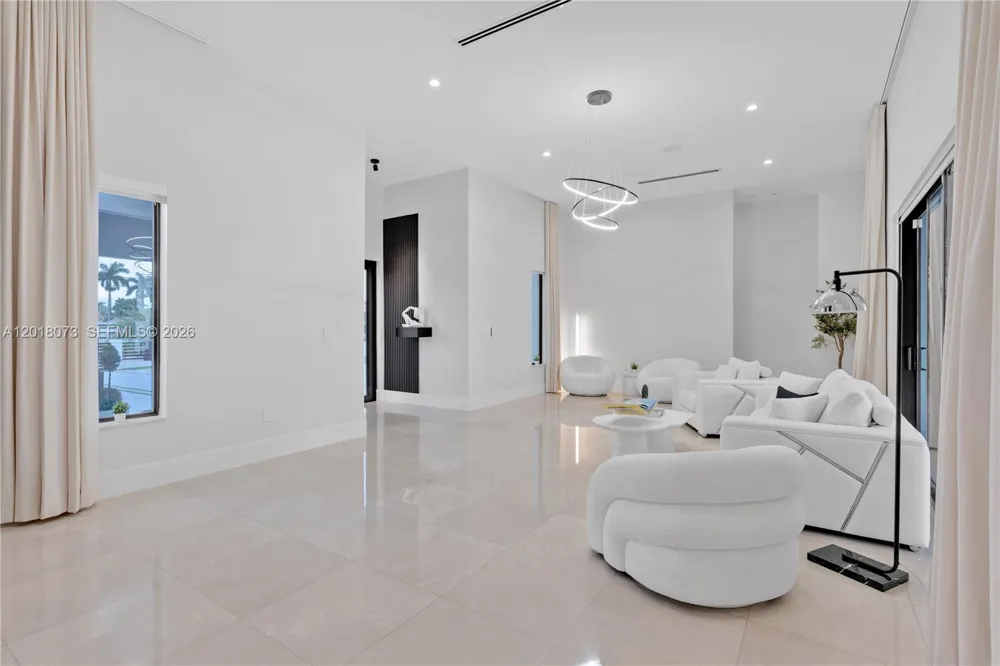 320 SW 125th Ave Miami, FL 33184
