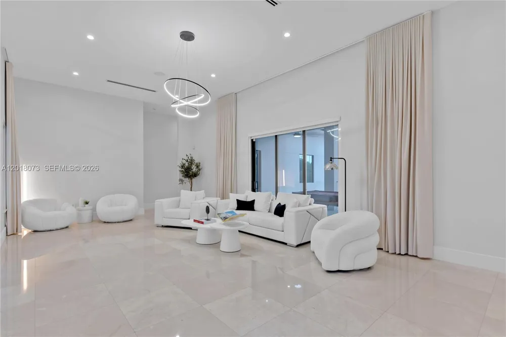 320 SW 125th Ave Miami, FL 33184