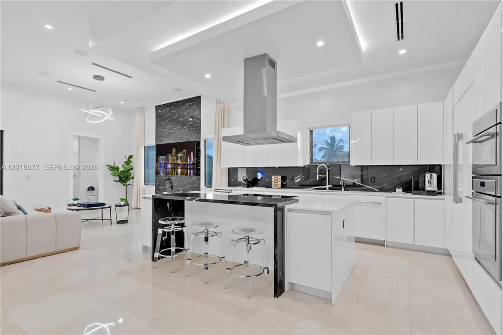 320 SW 125th Ave Miami, FL 33184