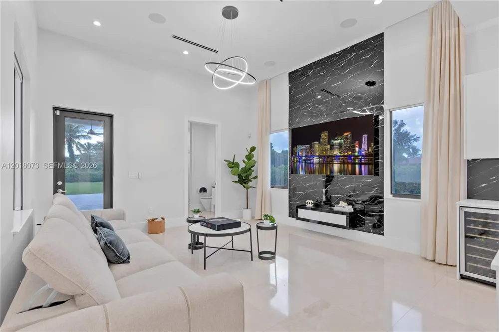 320 SW 125th Ave Miami, FL 33184
