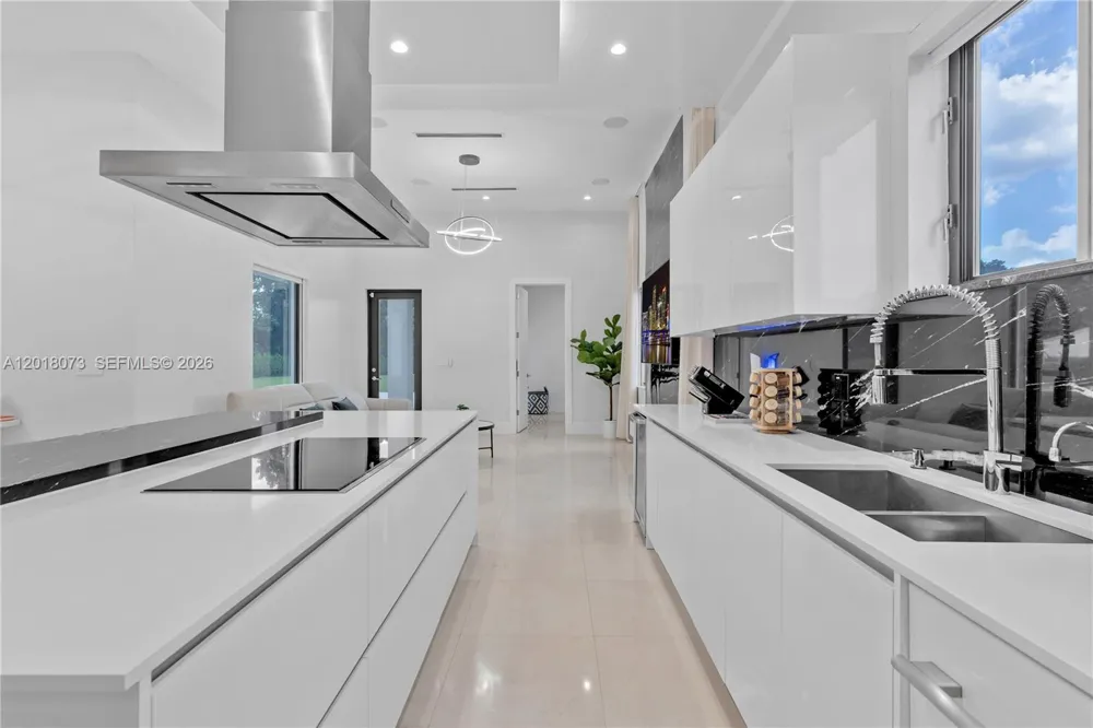 320 SW 125th Ave Miami, FL 33184
