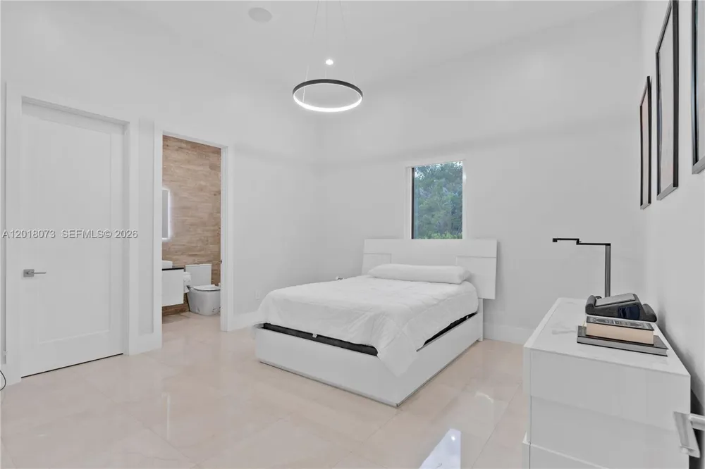 320 SW 125th Ave Miami, FL 33184