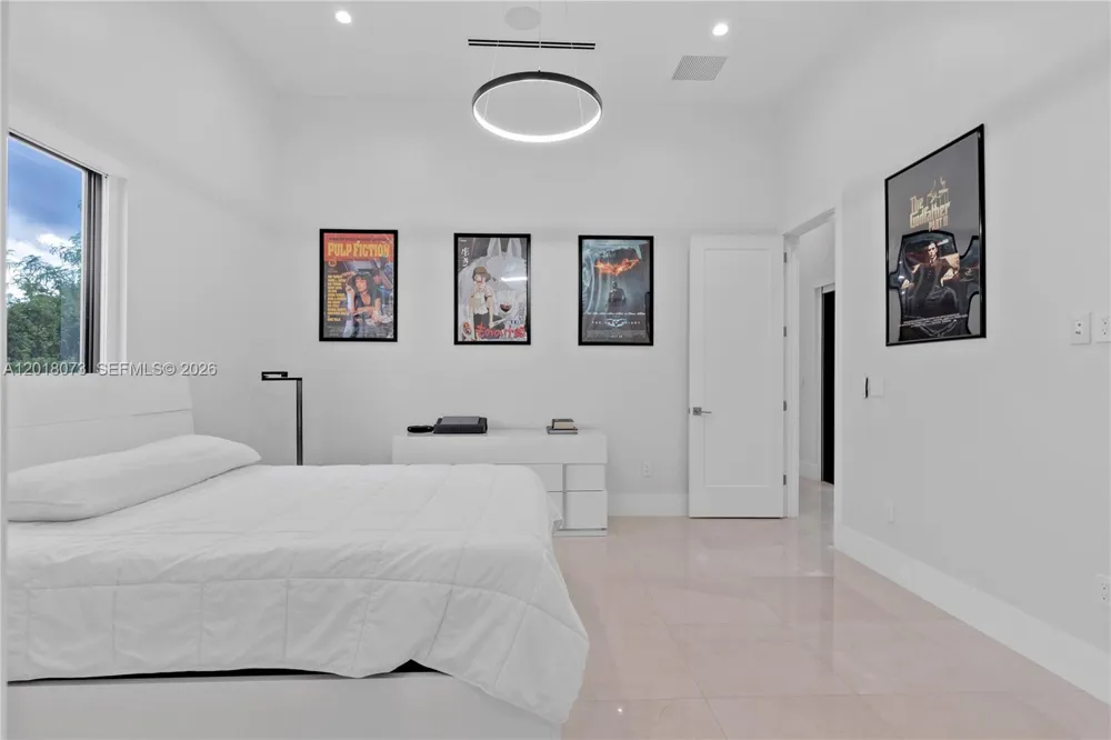 320 SW 125th Ave Miami, FL 33184