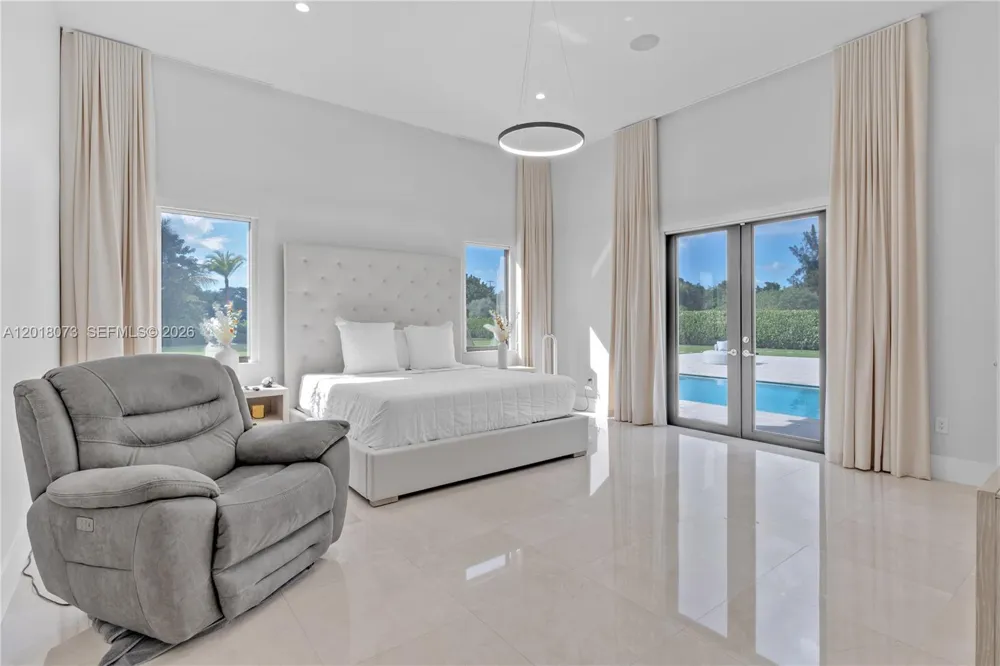 320 SW 125th Ave Miami, FL 33184