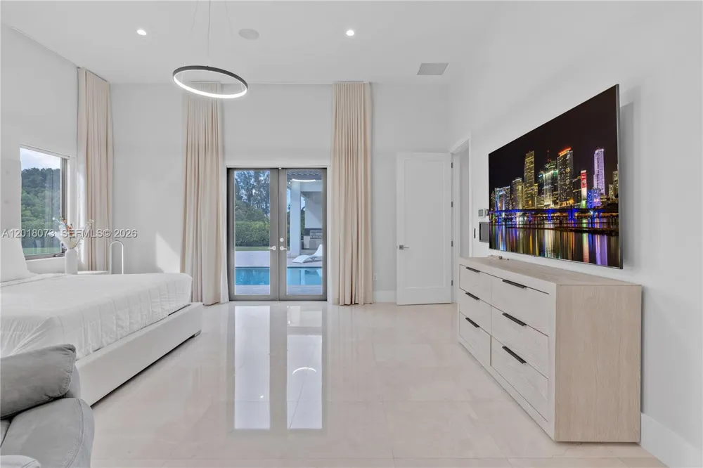 320 SW 125th Ave Miami, FL 33184