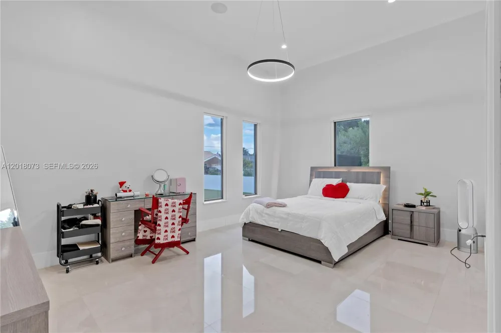 320 SW 125th Ave Miami, FL 33184