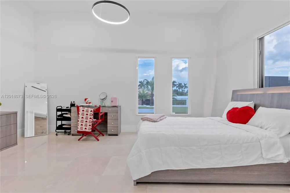 320 SW 125th Ave Miami, FL 33184