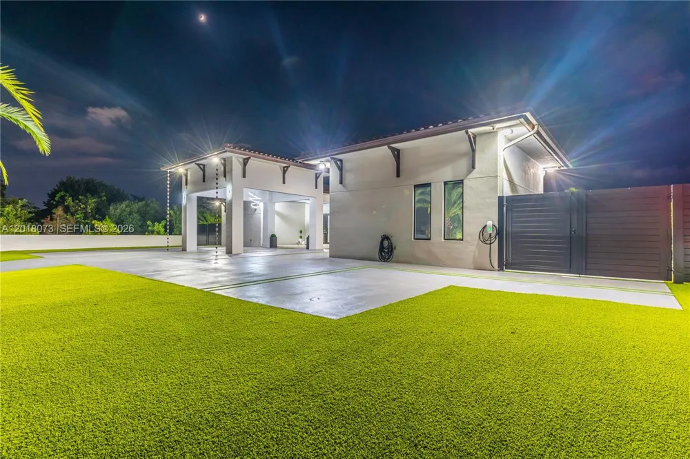 320 SW 125th Ave Miami, FL 33184