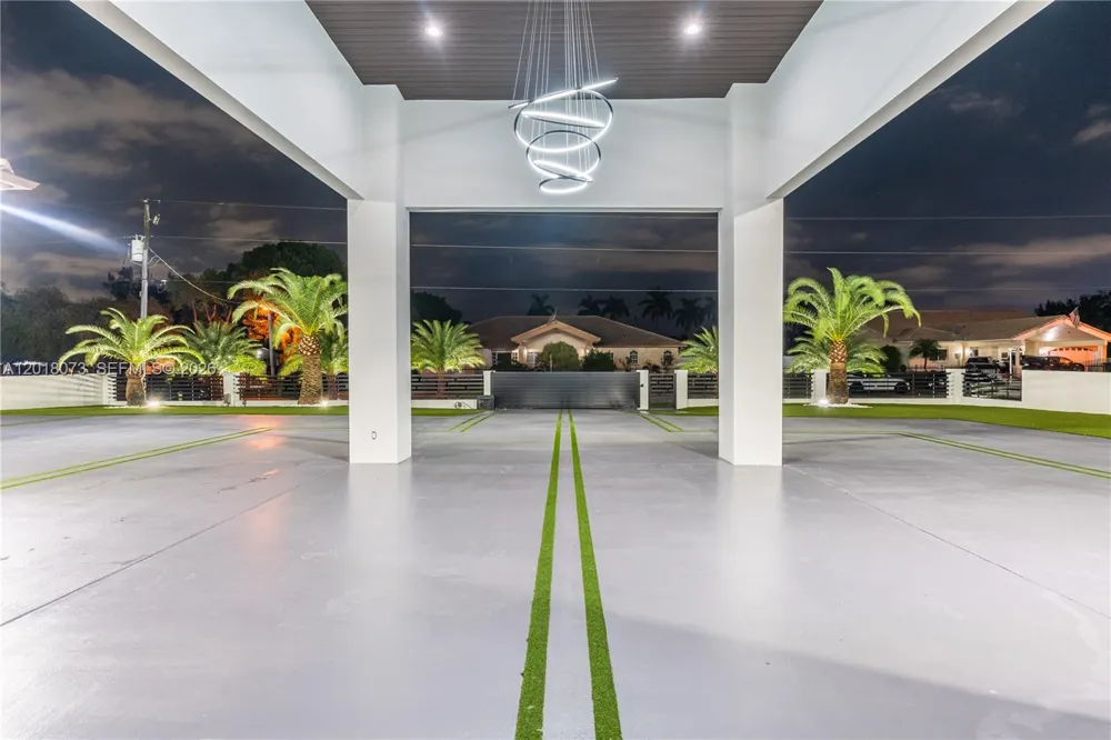 320 SW 125th Ave Miami, FL 33184