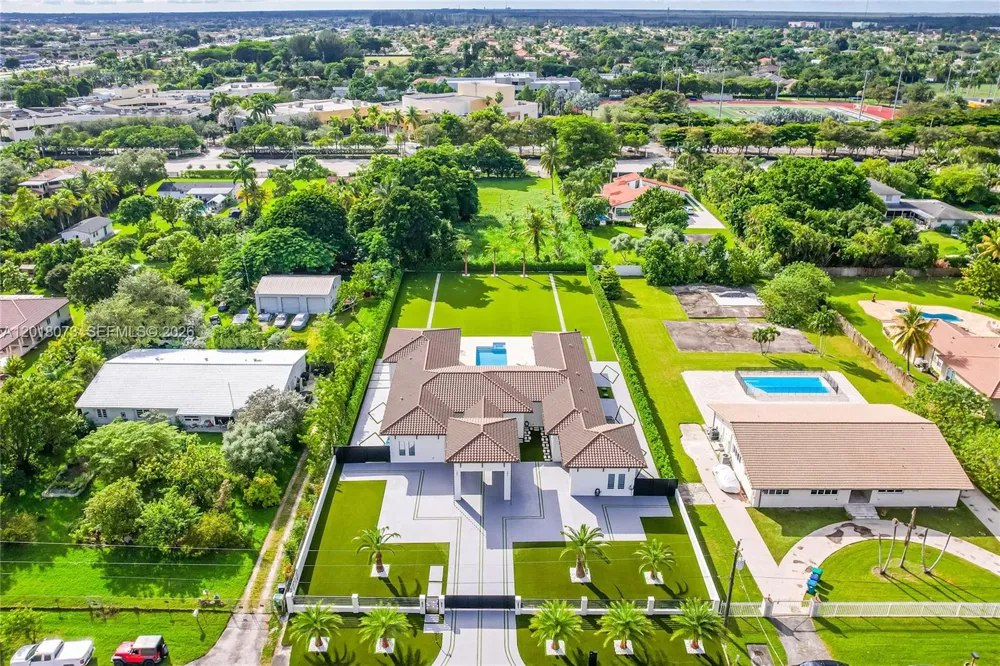 320 SW 125th Ave Miami, FL 33184