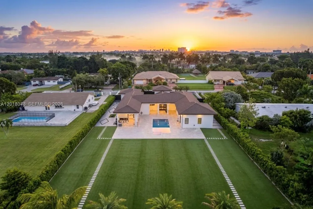 320 SW 125th Ave Miami, FL 33184