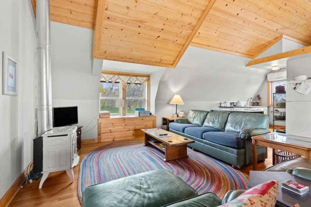11751 Center Road Peninsula Township, MI 49686