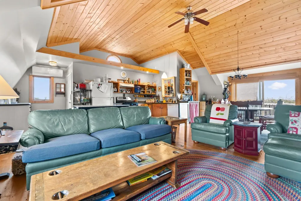 11751 Center Road Peninsula Township, MI 49686