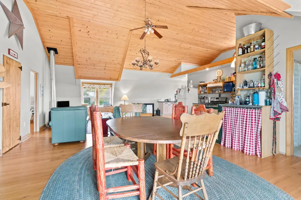 11751 Center Road Peninsula Township, MI 49686