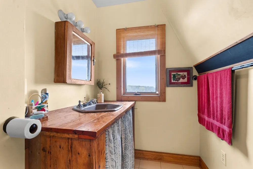 11751 Center Road Peninsula Township, MI 49686