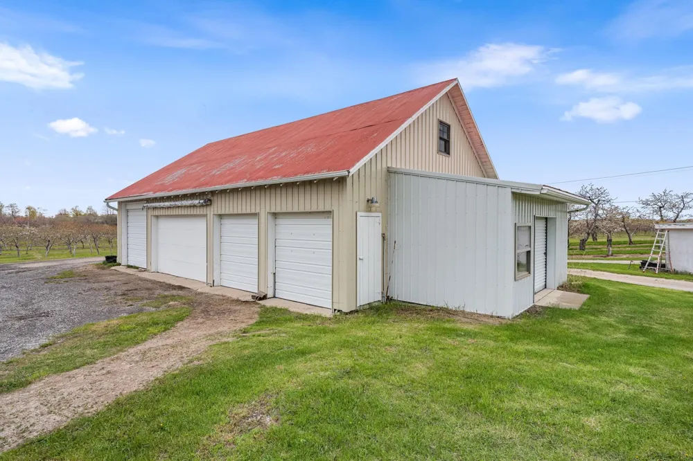 11751 Center Road Peninsula Township, MI 49686