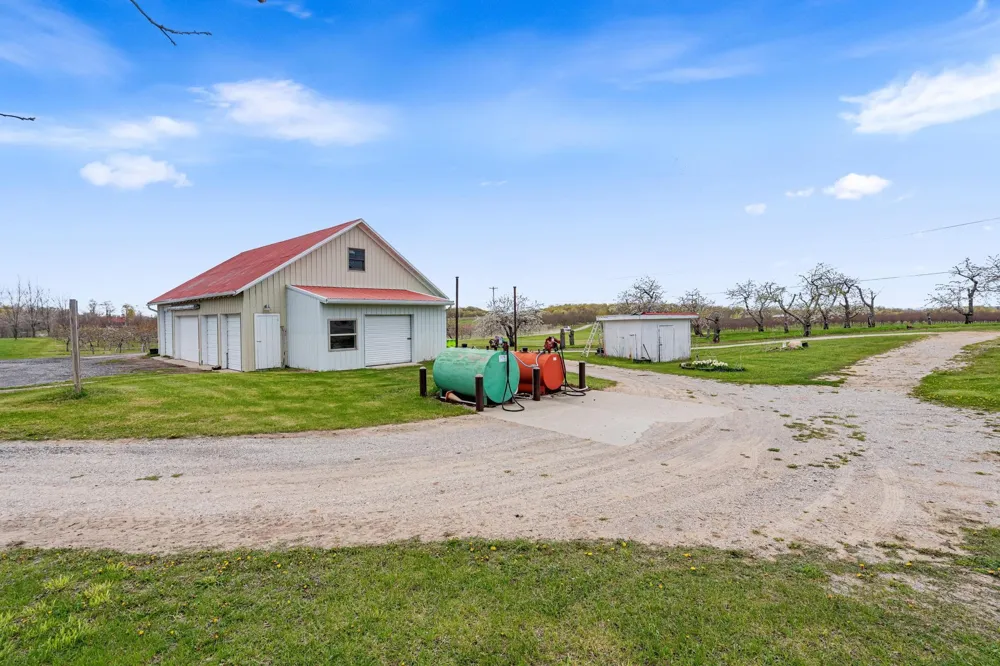 11751 Center Road Peninsula Township, MI 49686