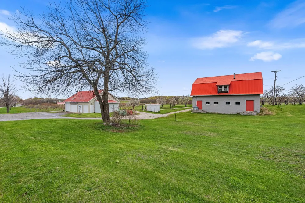 11751 Center Road Peninsula Township, MI 49686