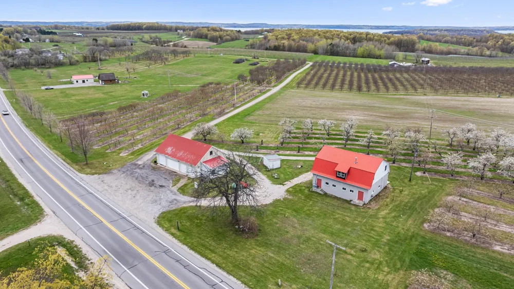 11751 Center Road Peninsula Township, MI 49686