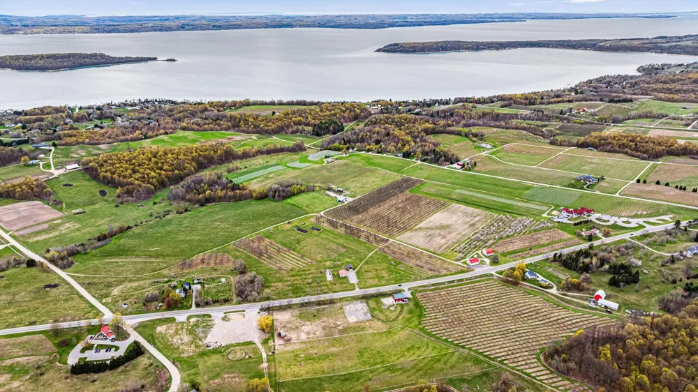 11751 Center Road Peninsula Township, MI 49686