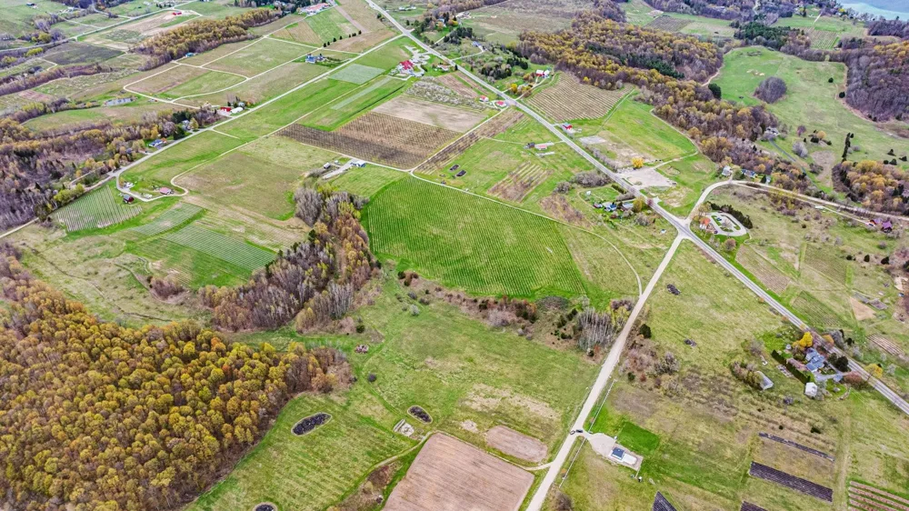 11751 Center Road Peninsula Township, MI 49686