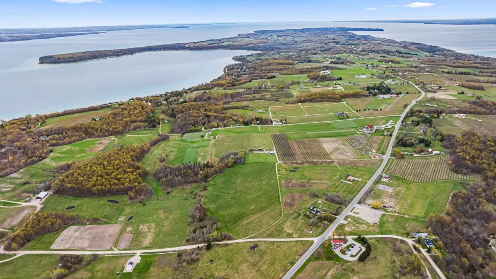 11751 Center Road Peninsula Township, MI 49686