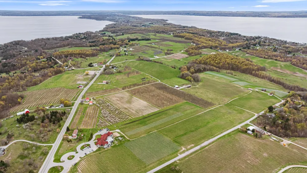 11751 Center Road Peninsula Township, MI 49686