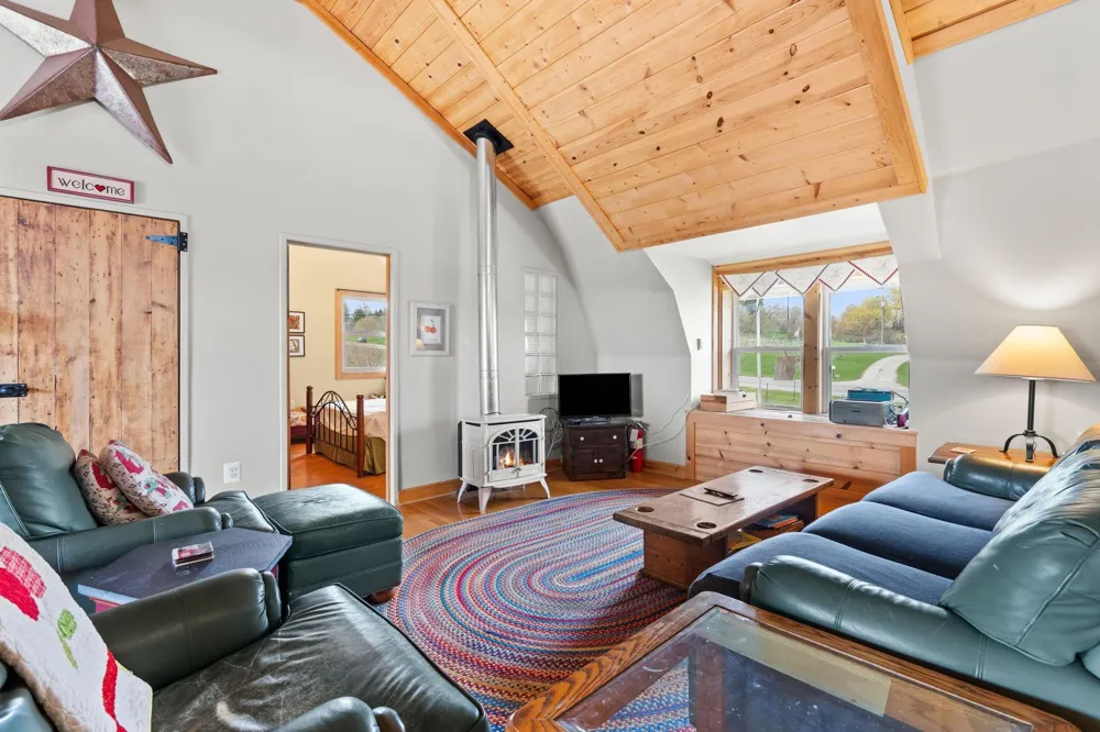 11751 Center Road Peninsula Township, MI 49686