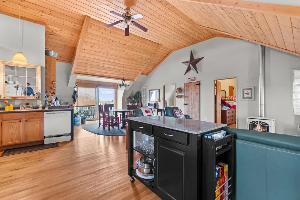 11751 Center Road Peninsula Township, MI 49686