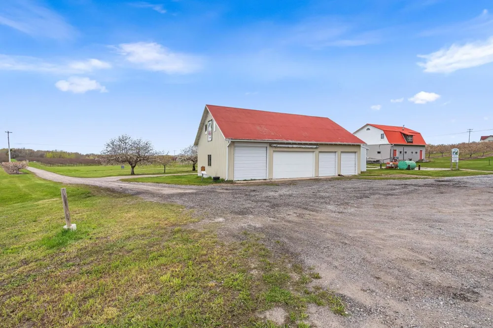 11751 Center Road Peninsula Township, MI 49686