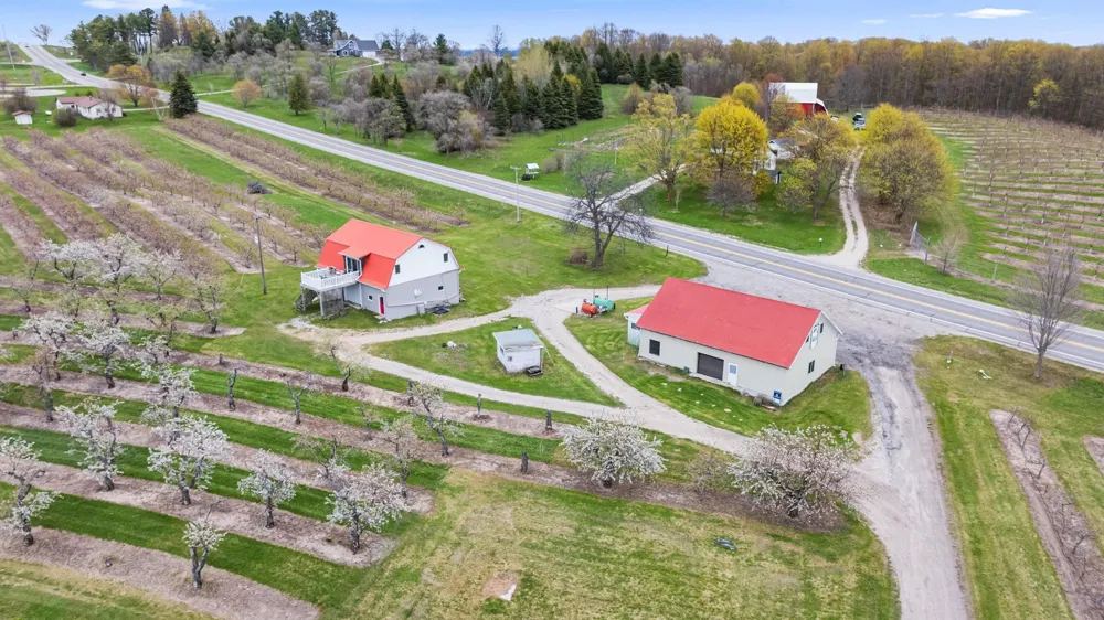 11751 Center Road Peninsula Township, MI 49686