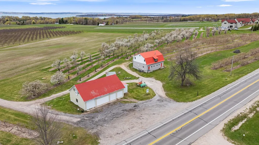 11751 Center Road Peninsula Township, MI 49686