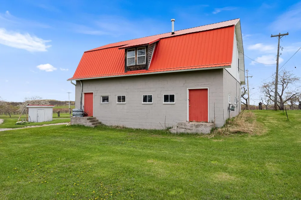 11751 Center Road Peninsula Township, MI 49686